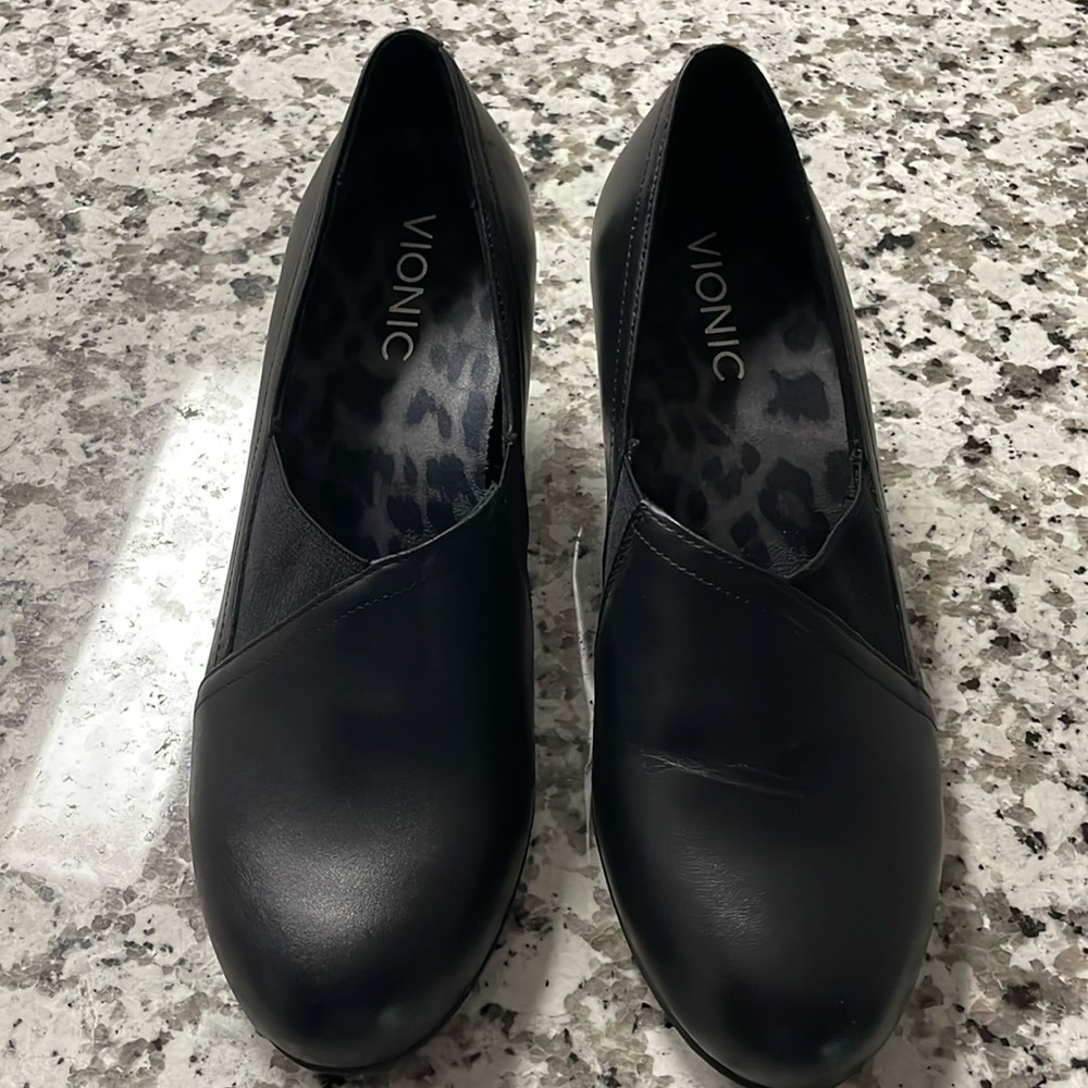 Vionic | Sumner Genuine Leather Black Pumps w/ Orthaheel Size 7.5 - Picture 2 of 10